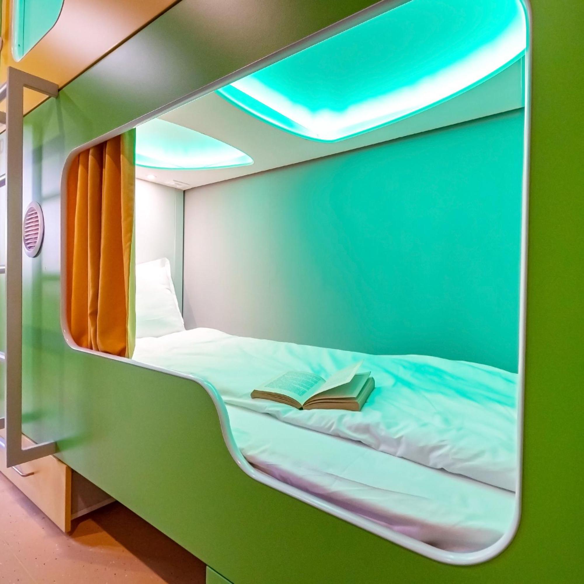 Green Cube Capsule Hostel Sofia Bagian luar foto