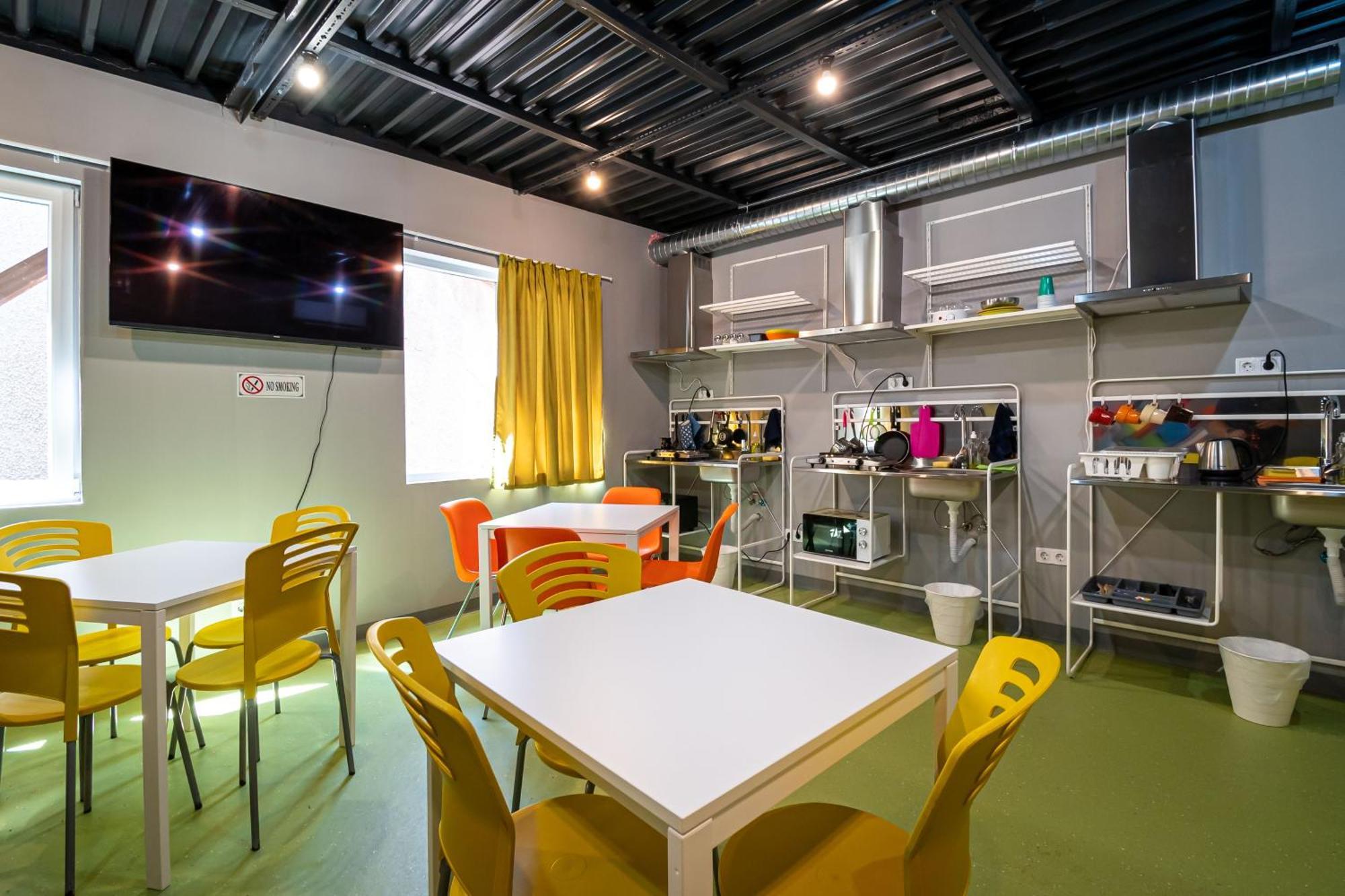 Green Cube Capsule Hostel Sofia Bagian luar foto