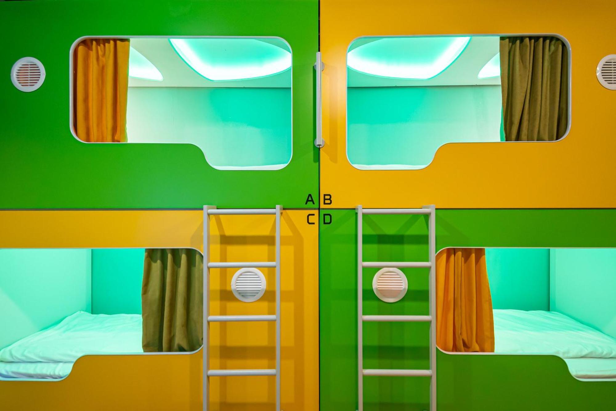 Green Cube Capsule Hostel Sofia Bagian luar foto